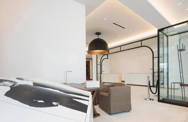 Explore Orlando! 2 Exquisite Units, w/ Outdoor Pool, Shuttle Service, Parking!