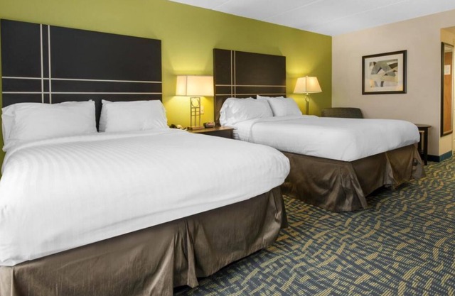 Explore Orlando Vineland Premium Outlets! 4 Comfortable Units, Free Parking