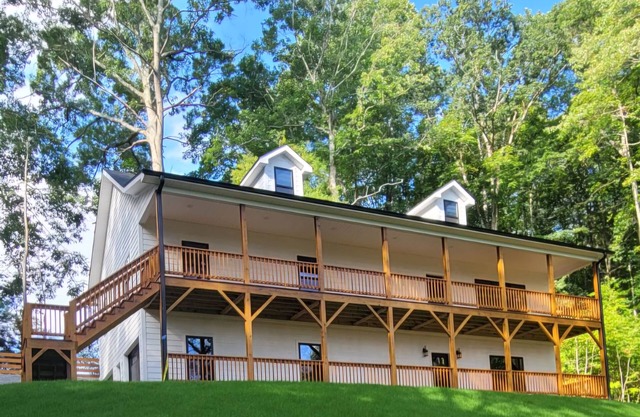 Explore our Modern 4BR—stylish, pet-friendly, and perfect for comfortable travel