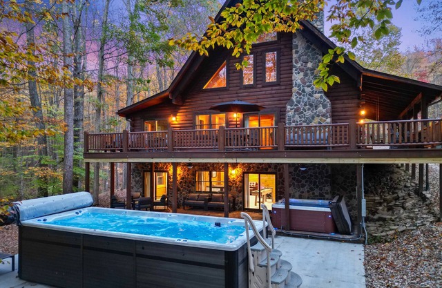 Explorer Lodge | Theatre Room | Hocking Hills