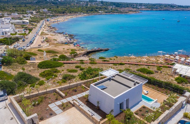 Exquisite 5-star cottage with sea access, private pool, jacuzzi and spa