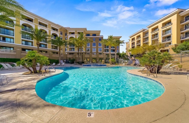 Exquisite Lakeside Studio Condo - Newly Remodeled & Luxurious!