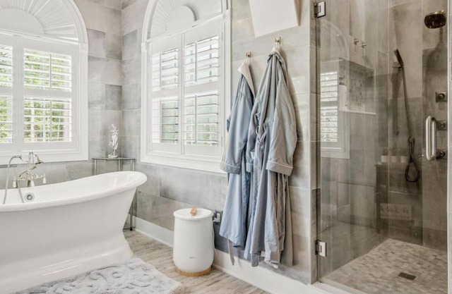 Exquisite Luxury, 10 Mins to Restaurants, Beach, and River in Gated Community