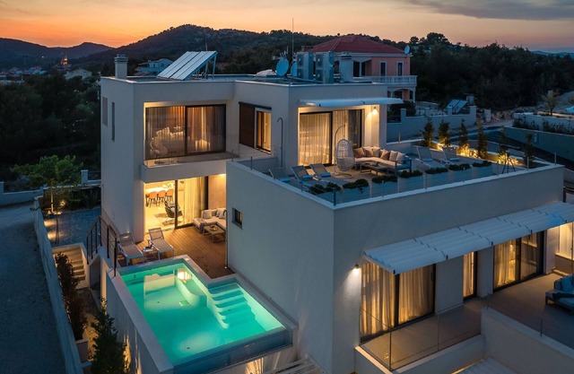 Exquisite Murter Villa | Villa Luxor | 4 Bedrooms | Heated Pool & Spa & Gym |.