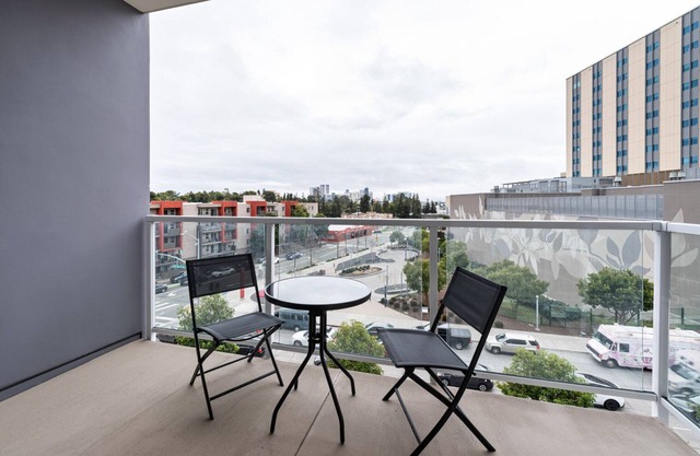 Exquisite Oakland 1BR w/Gym, W/D & Rooftop, nr Dining, by Blueground
