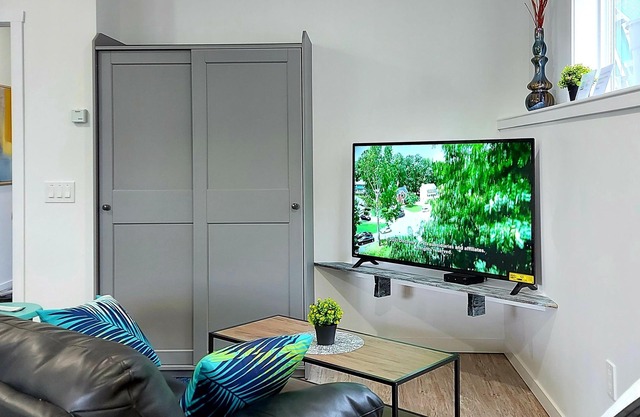 Exquisite Studio Suite Renovation - Fully Equipped for Your Comfort! ✨