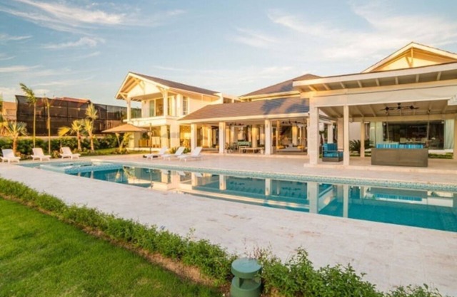 Exquisite Villa overlooking the Dye Fore Golf Course