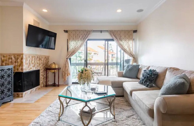 Extended Stay, Cozy, Pool View, near LAX, Beach!