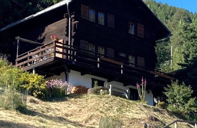Exterior: 4-room chalet for 6 (or even 7) people, with balconies, open view, very well located close