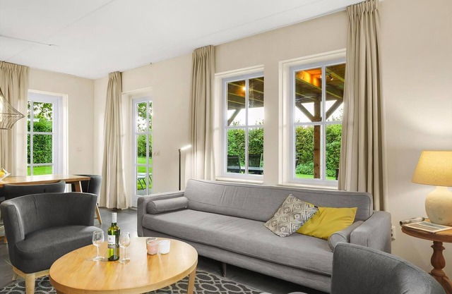Extra luxury 6-person villa in the holiday park Landal Kasteeldomein De Cauberg