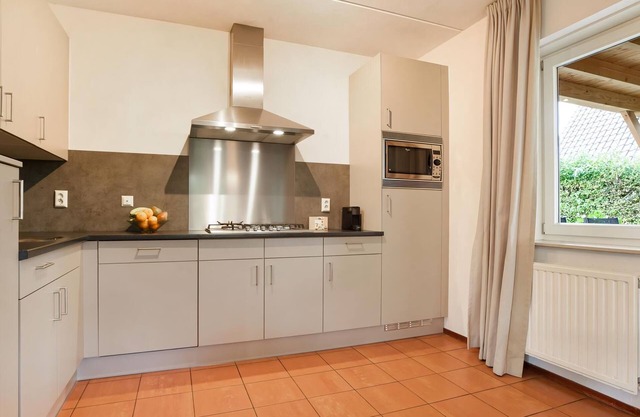 Extra luxury 8-person villa in the holiday park Landal Kasteeldomein De Cauberg