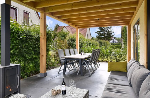 Extra luxury 10-person villa Culinary in the holiday park Landal Kasteeldomein De Cauberg