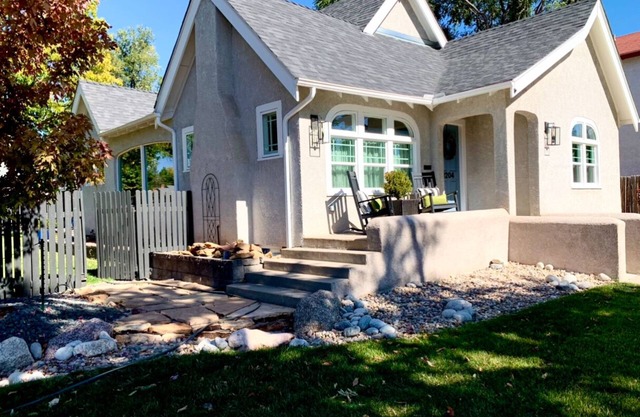 Extremely Clean!🏡1928 Columbine Cottage-Hot tub,Fire pit,Hiking,Pikes Peak Views