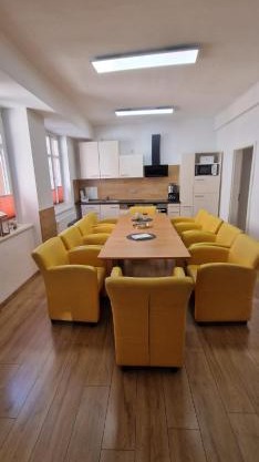 Für Gruppen und Familien - große Ferienwohnung Nähe Stadtpark, 4 Schlafzimmer, 2 Bäder, Terrasse, Parkplatz
