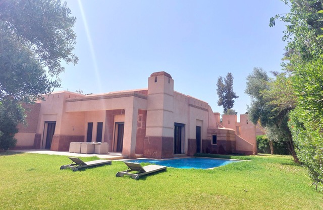 Fantastic villa with pool, 20 min from downtown