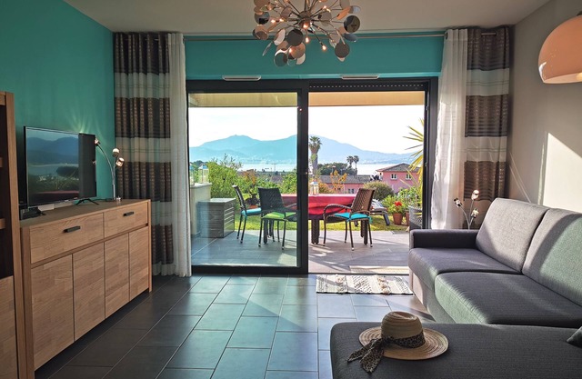 F2 sea view, Porticcio center/La Viva, everything on foot
