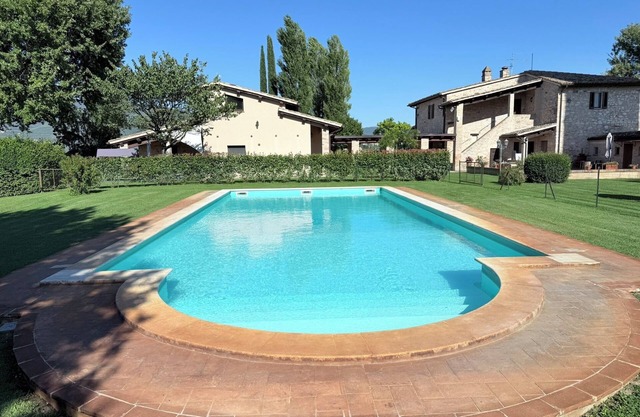 Fab villa with fenced pool, huge grounds, meditation park, child activity park