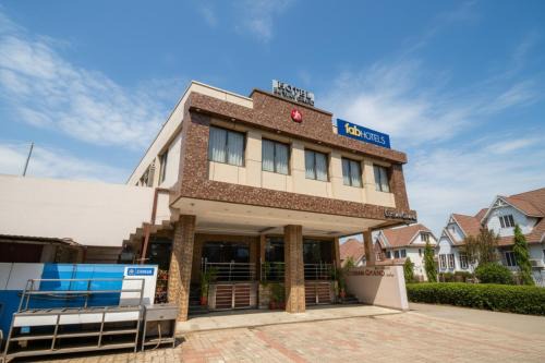 FabExpress Elysian Grand - 3 kms from Chaudhary Charan Singh International Airport Lucknow