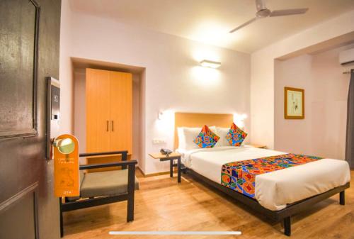FabExpress Heera Holiday Inn - Nr Eden Garden Stadium