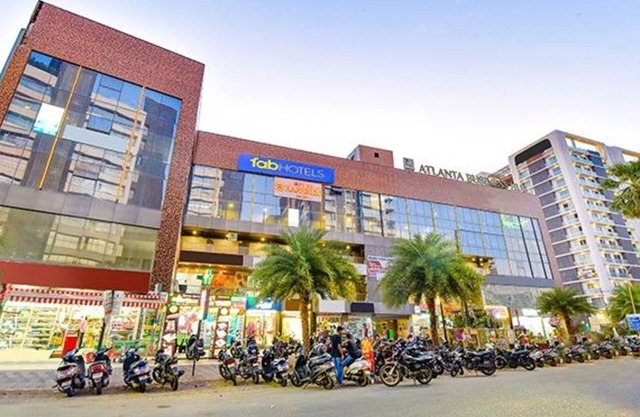 Fabhotel Happinex