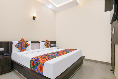 FabHotel Moon Trip