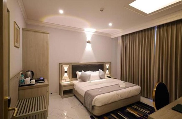 FabHotel Prime Hampton By IC's