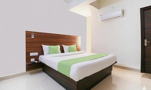 FabHotel Red Ark Inn