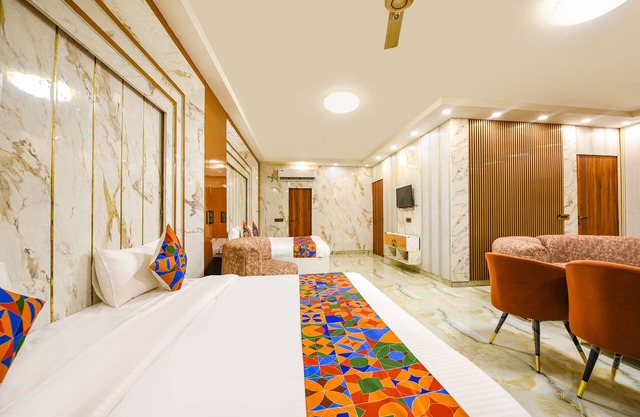 Fabhotel Royal'S Paradise