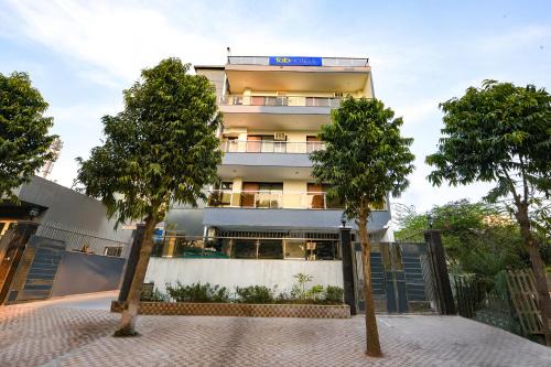 FabHotel RR Premium - Near Medanta Hospital