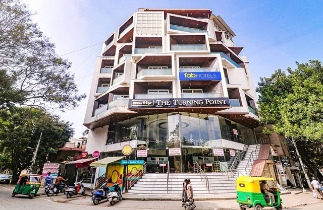 Fabhotel The Turning Point