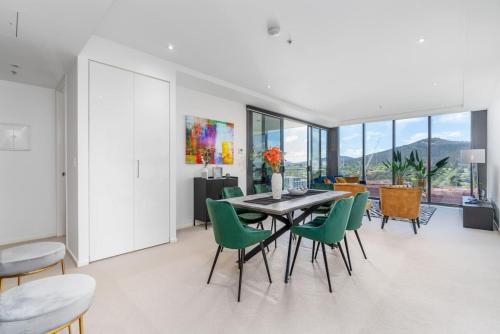 Fabulous 2BR 2BA Apartment in the Central District - Hosted by Canstay