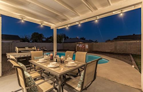 Fabulous 4 Bedroom Home Free Private Heated Pool