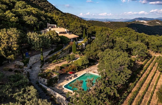 Fabulous houses with breathtaking views in a peaceful and stunning environment
