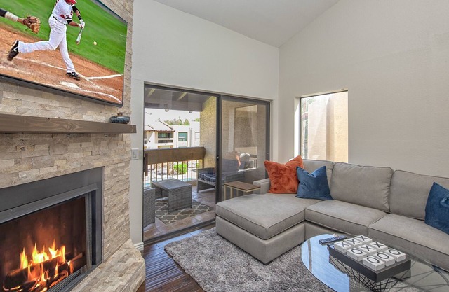 Fabulous McCormick Ranch Condo overlooking the pool!