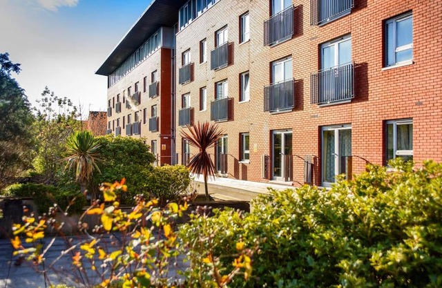 Fabulous Modern Luxury Apartment Sleeps 6- Parking