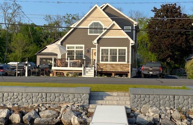 Fabulous Saratoga Lake House/Perfect Location/3 Minutes to Race Track