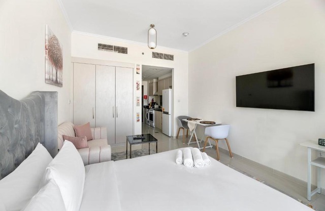 Fabulous Studio in Damac Hills with a Pool & Gym