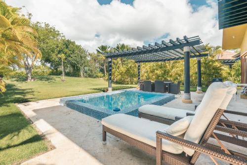 Fabulous villa with picuzzi at Green Village B843