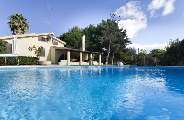 Fabulous Villa with Private Pool just 2km from the city and 2.5km from the beaches!