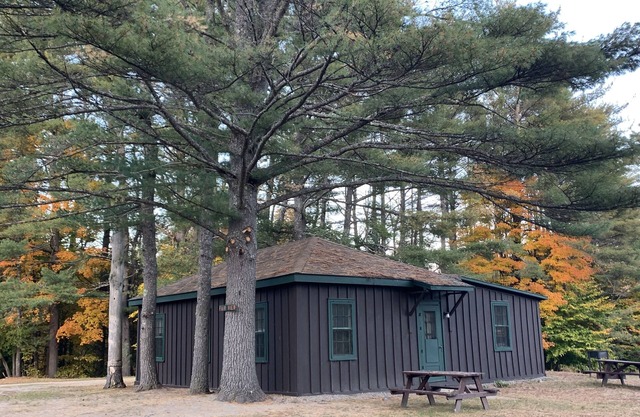 Fairview Cabin, Pool, True Adirondack Cabin steps from Loon Lake