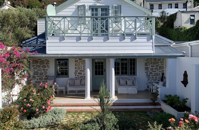 Fairwater - Fabulous family cottage, walk to the beaches, pools and a kid's park