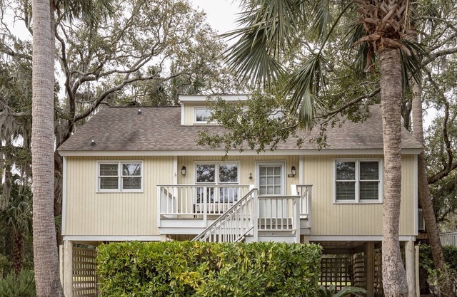 Fairway Views! Great location! Bike to Beach/Pools/Golf! Amenity Cards!