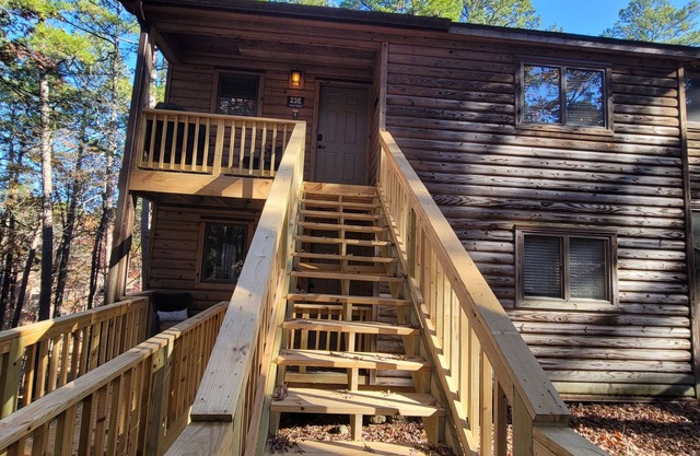 Fall at The "BEAR DEN" on Lake Ouachita at Mtn Harbor Resort 2BR Condo w/amenity