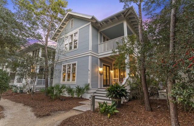 Fall Availability! Conveniently located in the Watercolor Park District! 5 Adult Bikes! Golf Cart!
