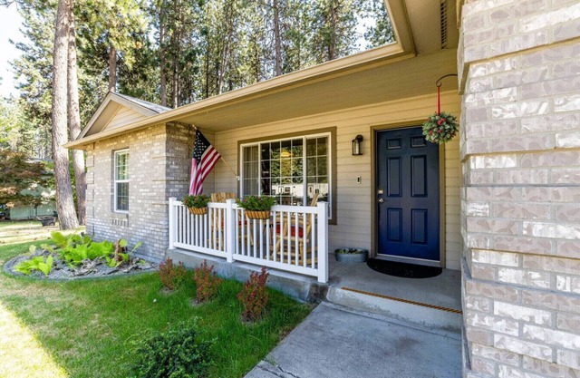 Fall Family Getaway- Pet Friendly, Huge Yard, Fire Pit