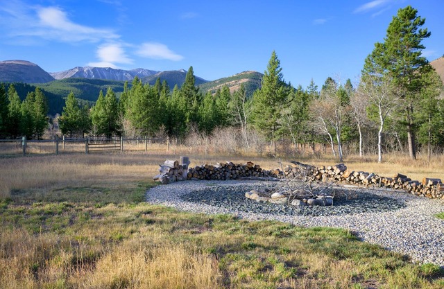Fall Mountain Views, Fire Pit, Hunters Welcome!