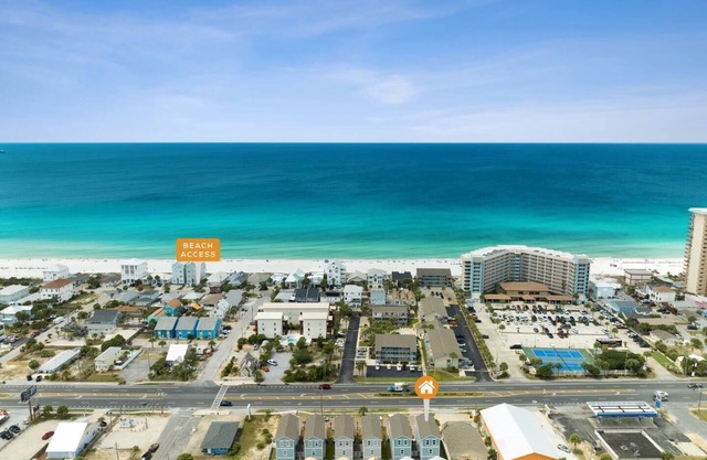 FALL SALES! Lux 4BR - 4min walk to the Beach, BBQ, New PVT Hot Tub & FirePit