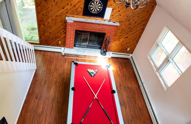 Fall Season Ready! 2 Minutes to Lake, Game Room, Fireplace, Fire pit-S'mores
