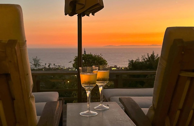 Fall stays available - Charming Beach View Cottage