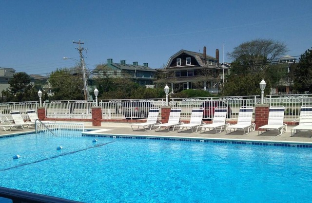 Fall Weather Less Crowds in Cape May...1/2 Block to Beach!!